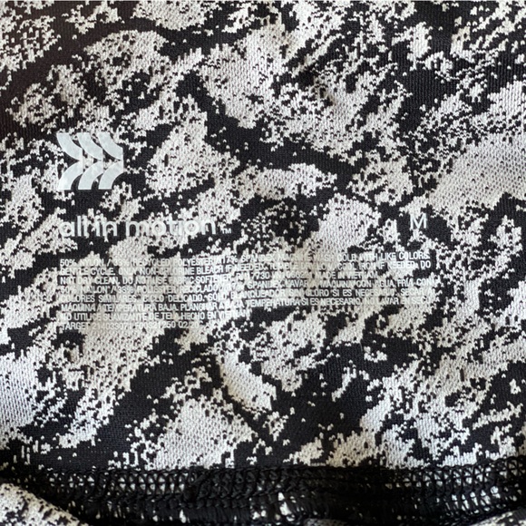 All In Motion Simplicity Marble Print Contour High-Rise 7/8 Leggings size Medium - Picture 16 of 16